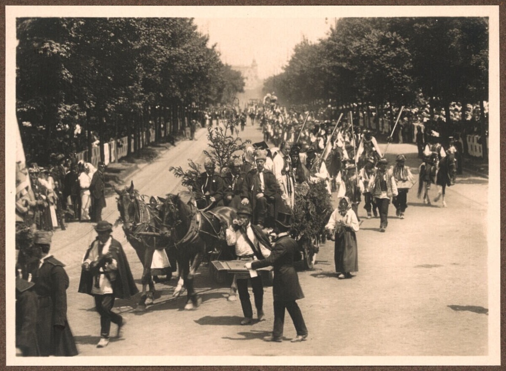 Kaiser-HulKaisfestival in Vienna in 1908: Bukovina, Huzulen with Schalmeien -