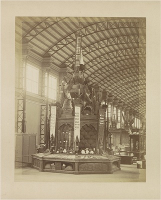 Stand met waren uit Nederlands-Indië op de Wereldtentoonstelling in Wenen, Weltausstellung in Wien 1873  duplicate photo