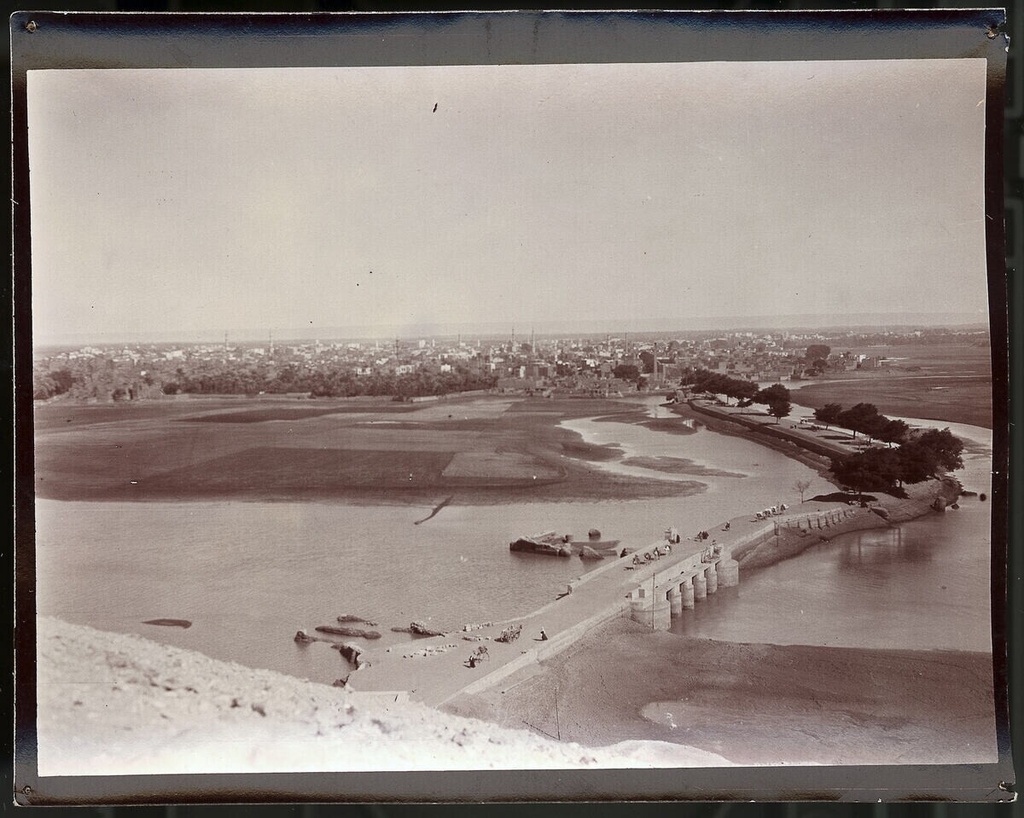 Assiut, overall view from Mount der Felsengraben, flooding remains at the bottom -