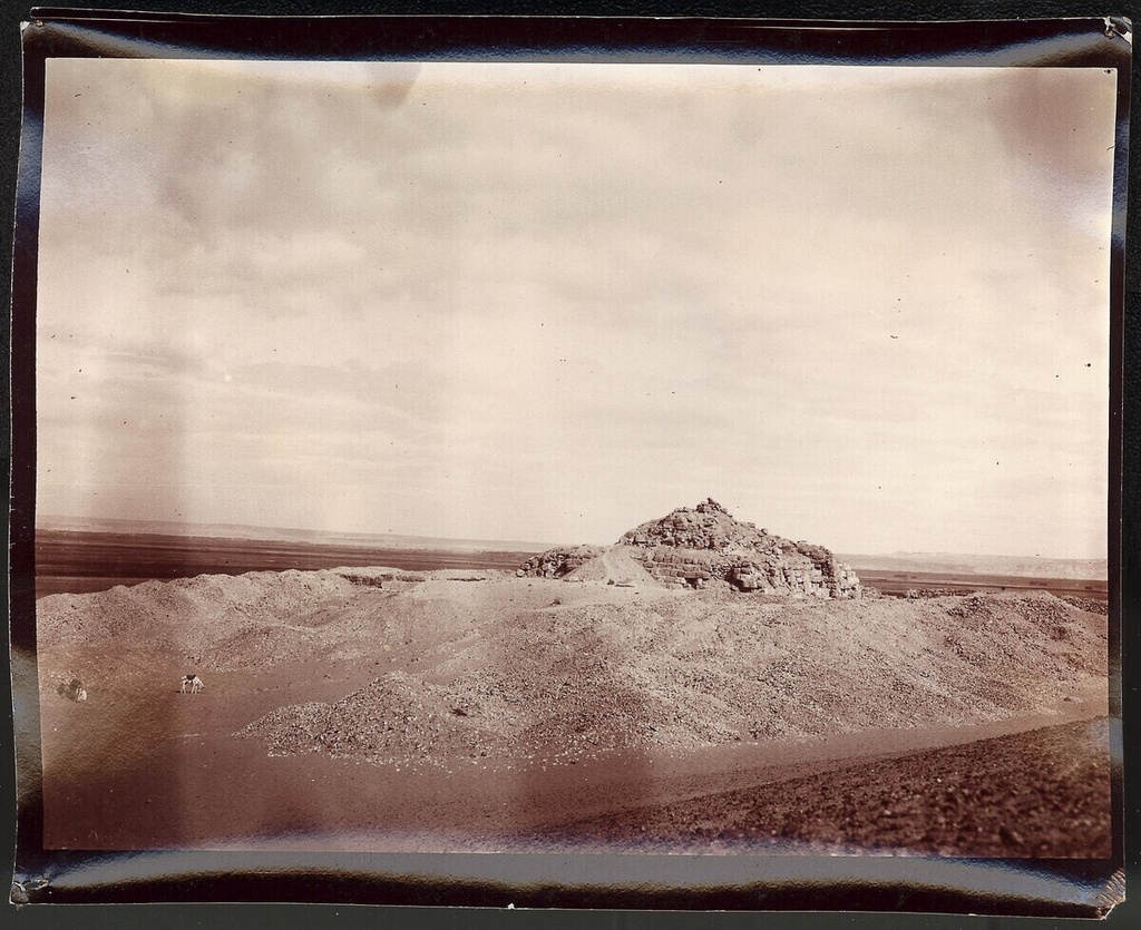 Cairo, the Pyramid of Abu Gorab on the way to Abusin - Caption: verso: M. “1708 W/II/Cairo: The Pyramid of/Abu Gorab am Weg/nach Abusin,” l. 18 XI 1908/1h "(pencil, vertical)