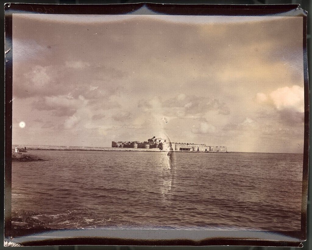 Alexandria, Fort Kait Bay (Pharos) from the south - Caption: verso: M. “1670 W/IV/Alexandria: Das Fort Kait Bay (Pharos) vom ri,” l.u. 14 XI 1908/10h50 "(pencil, vertical)
