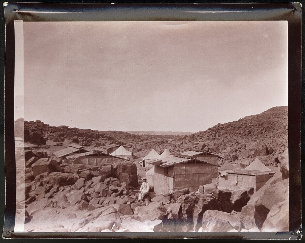 Aswan, desert camp in Bab el Wadi - Caption: verso: M. "2073 W/I/Assuan: The desert camp in/Bab el Wadi with the <count?>/Dr. Faust vs. W."(pencil, vertical)