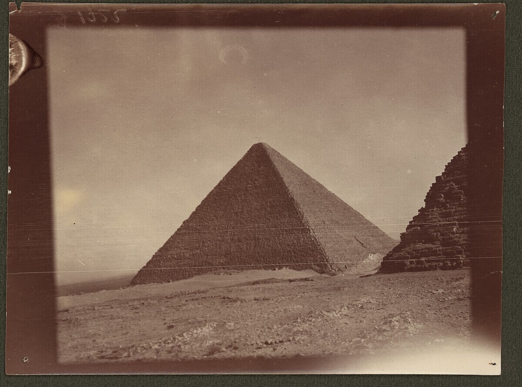 Cairo, Cheopspyramide - Caption: recto: l.o. “1722” (in negative, upside down, mirrored); verso: M. “1722 W/I/Cairo: Die Cheopspyramide,” l. u. “20 XI 1908/11h35” (pencil, vertical)