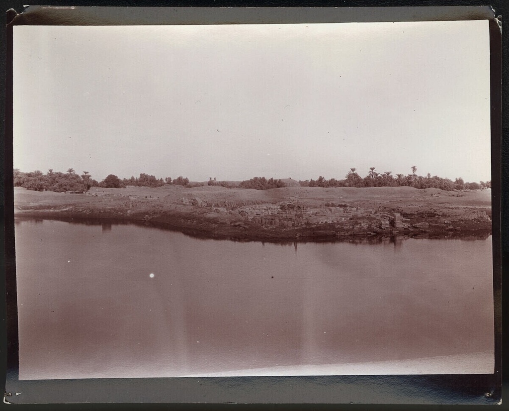 Luxor - Karnak, the holy lake at the temple - Caption: verso: M. "2038 L/II/Luxor-Karnak. Saint/lake at the temple of Mirt (??), “l. u.” 19 XI 1910/1h30 "(pencil, vertical)