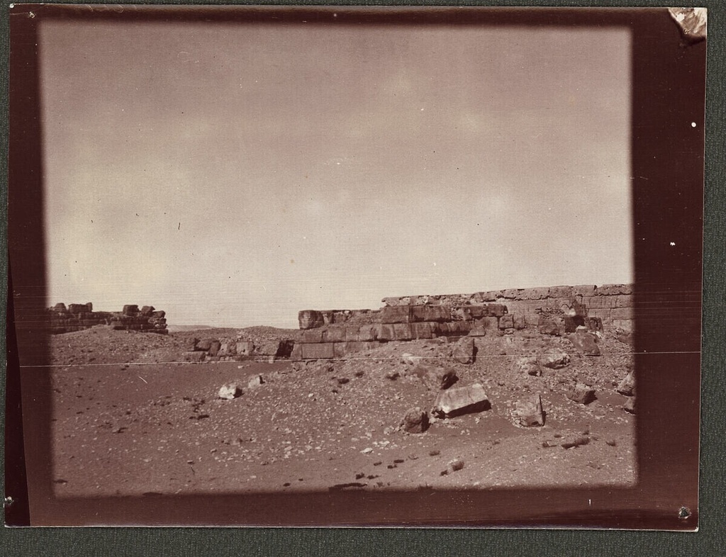 Ruins behind the Pyramids of Giza - Caption: verso: M. "1721 W/I/Cairo: Remnants of a <Maftaba?>/behind the pyramids/von Gizeh, “l. u.” 20 XI 1908/11h30 "(pencil, vertical)