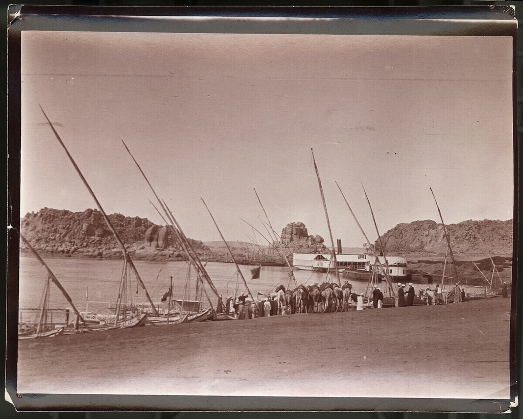 Caption: verso: M. "2087 W/I/Schellal, The shore with steamer/to Nubia, View gen Norden/In the middle the rock woman/selchen <Konoss?>, next to it more/on the left the island of Agilkia "(pencil, vertical)