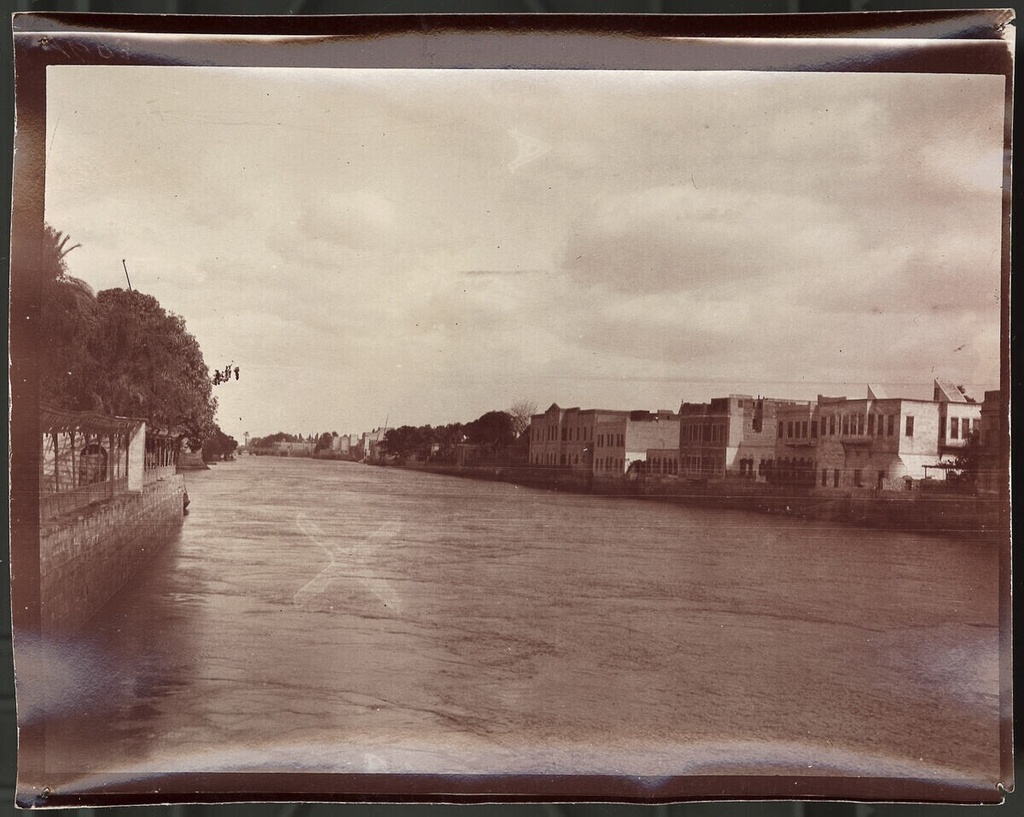 Old Cairo, Nile arm between Roda (on the left) and Alt-Cairo (on the right) - Caption: recto: l.o. “1693” (in negative, upside down, mirrored); verso: M. “1693 W/II/Alt Cairo (<Fostat?>) The Nile arm/between Roda (on the left) u Alt-/Cairo (on the right),” l. “17 XI 1908/11h10” (pencil, vertical)