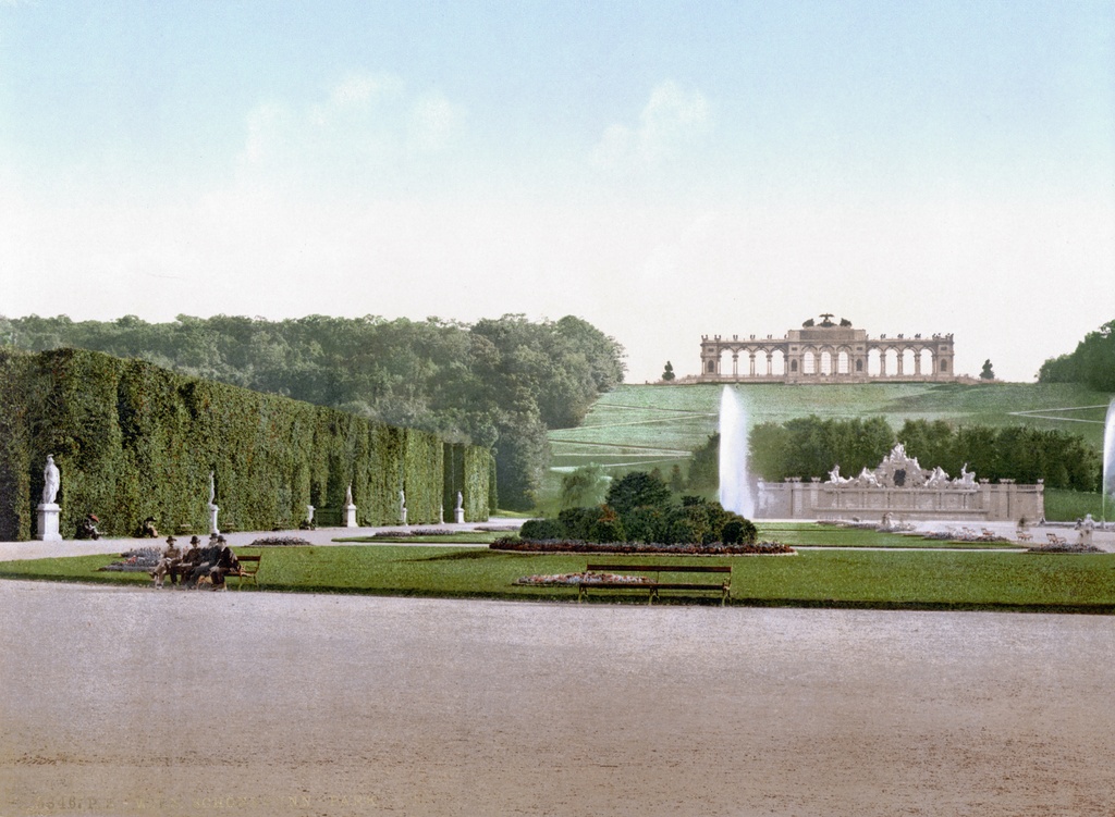 Schoenbrunn 1900 - lang