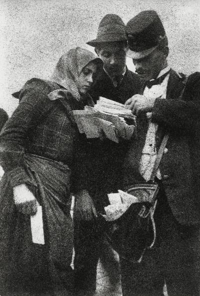 Emil Mayer 089 - Briefträger; Photographie aus Wien