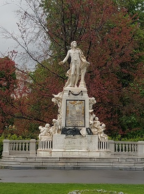 Vienna. Mozart-denkmal rephoto
