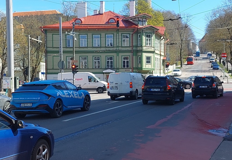 Molotov - Participants of the motto dedicated to the anniversary of the Ribbentrop Pact in Hirvepark on the way to a meeting of the Peoples in the City Hall on Stalin's politics and Estonia. rephoto