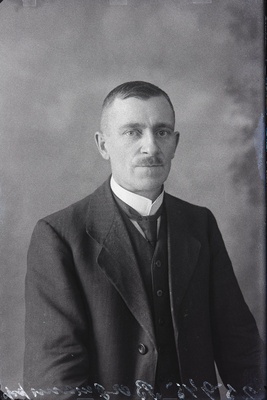 Bergmann.  duplicate photo