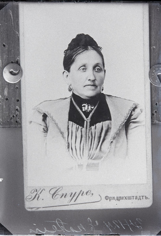 Naise foto, (31.07.1920 fotokoopia, tellija Epstein).