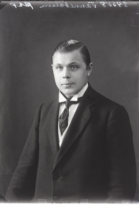 Tannebaum.  duplicate photo