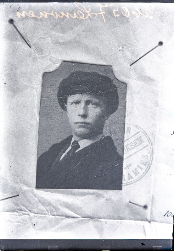 Mehe foto, (30.05.1921 fotokoopia, tellija Leinonen).
