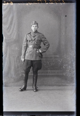 Sõjaväelane Traksen.  duplicate photo