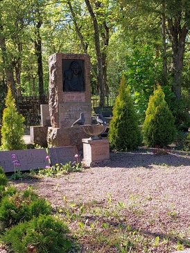 H. Halliste, J. Jaik'i perekonna matmispaiga hauasamma Rahumäe kalmistul, 1933. aastast. rephoto