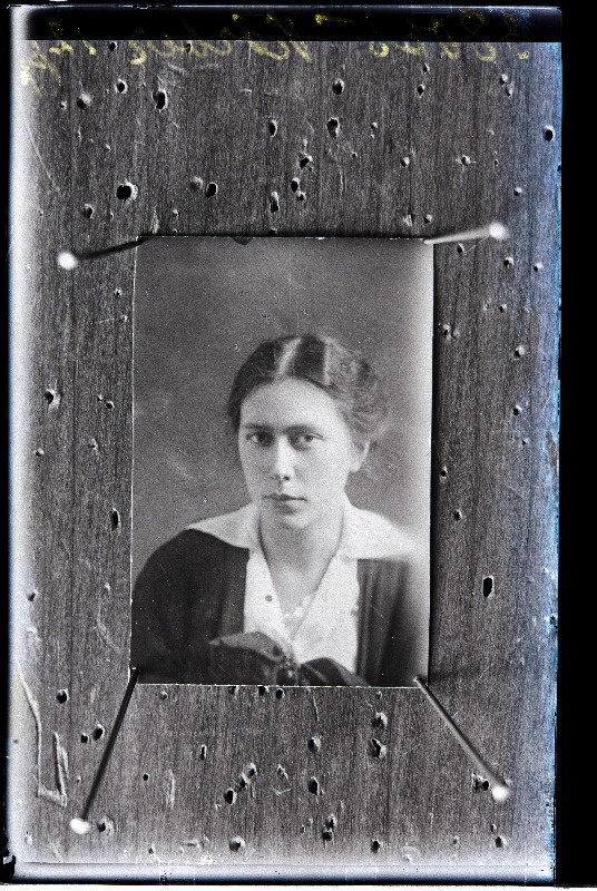 Naise foto, (22.05.1922 fotokoopia, tellija Köber).