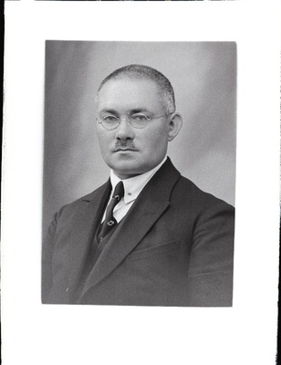 Viljandi Linna 4. Algkooli juhataja Peeter Adamson (Algma).  duplicate photo
