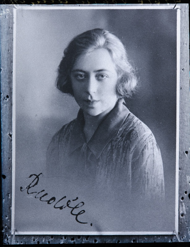 Naise foto, (05.11.1927 fotokoopia, tellija Vöörmann).