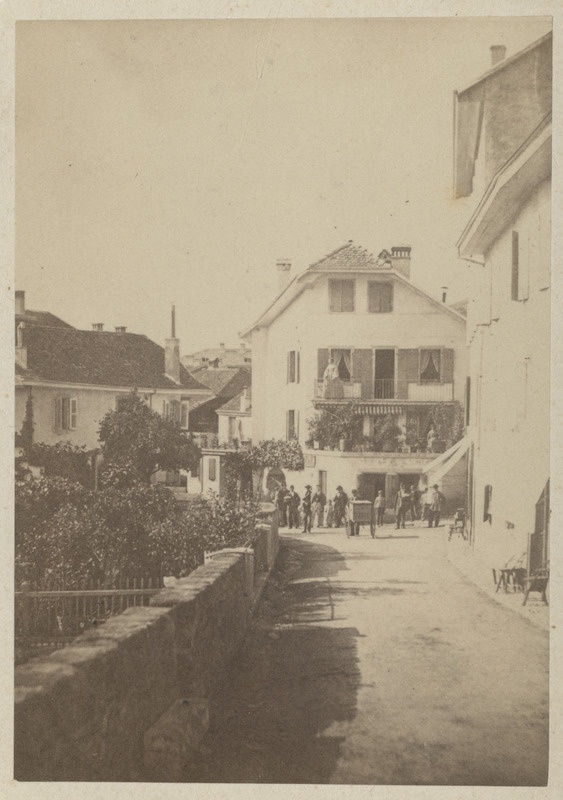 Tänav Montreux's, taustal Mojeri(?) pansion