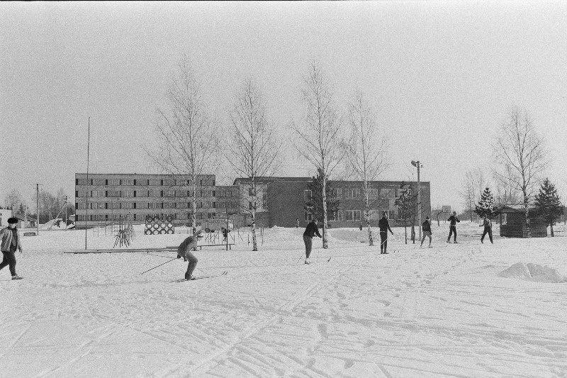 Vaade Nõo Keskkooli hoonele.