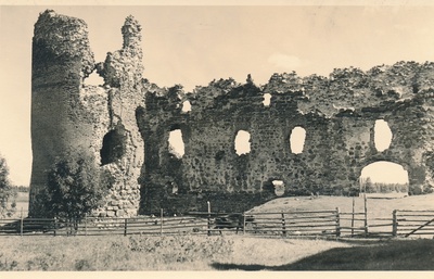 Laiuse lossi varemed  duplicate photo