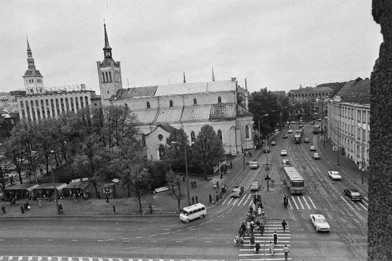 Vaade Pärnu maanteele ja Võidu väljakule.