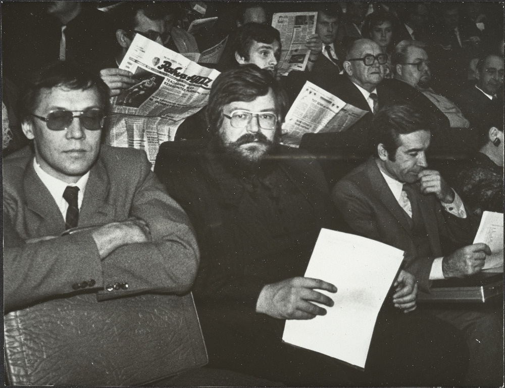 Rahvarinde asutamiskongress Linnahallis.Vaade saali, Esiplaanil keskel kirjanik Olev Remsu.