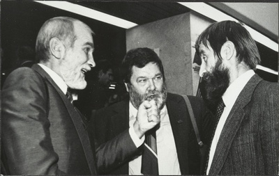 Rahvarinde asutamiskongress Linnahallis.Vasakult lavastaja Mikk Mikiver, botaanik Arno Pukk ja kunstnik Heinz Valk.  similar photo