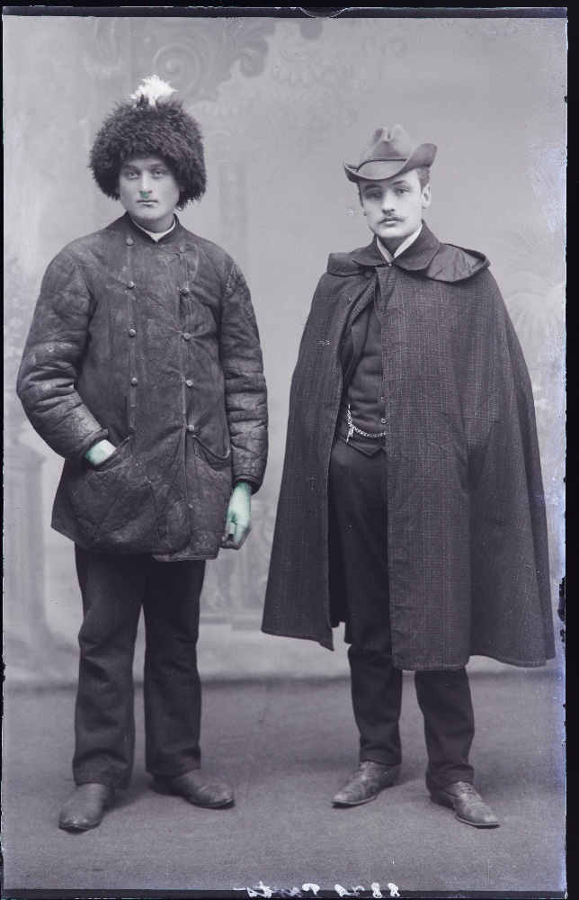 Kaks meest, (foto tellija Parts).