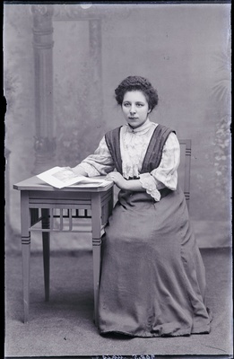 Marie Maiste.  similar photo