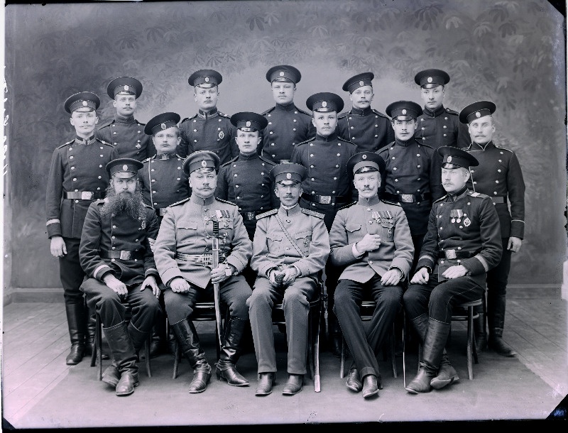 Grupp tsaariarmee sõjaväelasi.