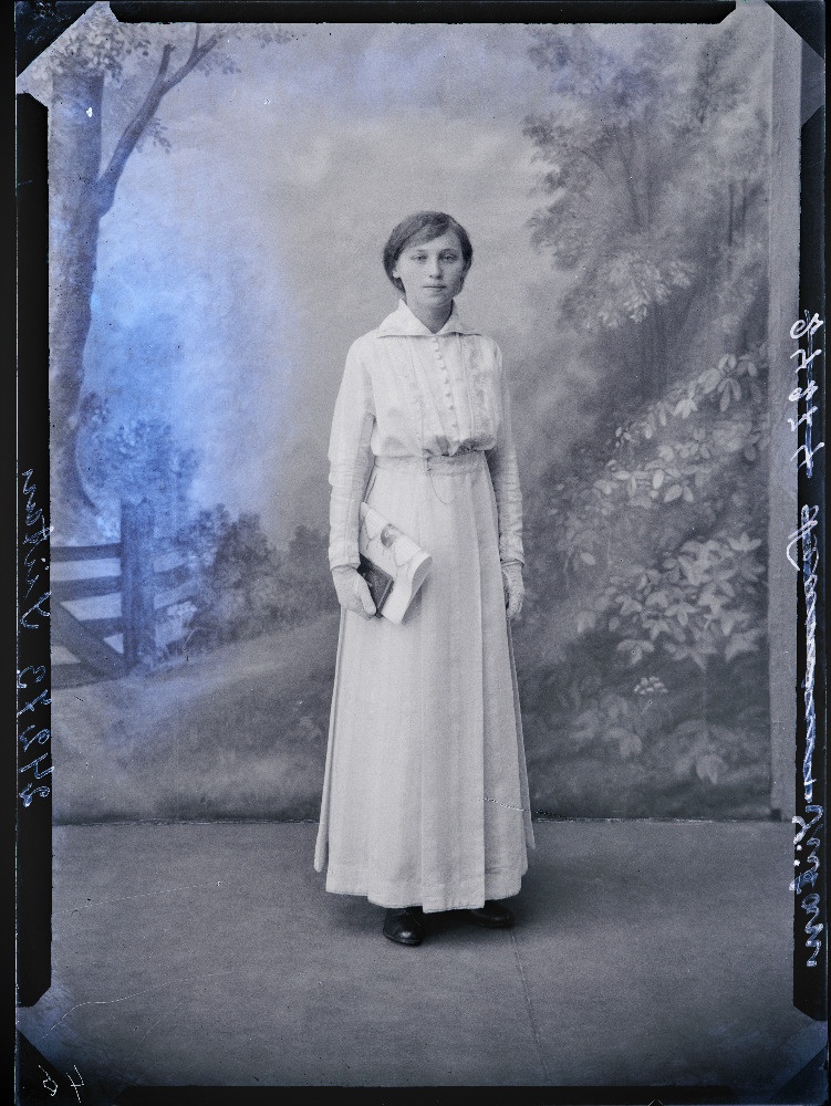 Leerilaps Juli Siitan, (Mõisaküla, Telingu maja).