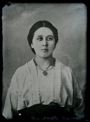 Naise foto, (22.06.1917 fotokoopia  tellija Helmi Saar Kõo vallast, Käosaare talust).  duplicate photo