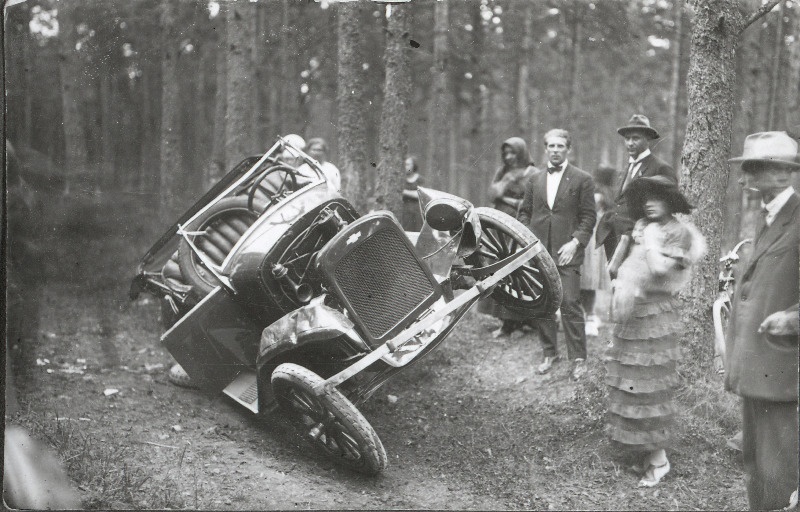 Piirituseärimees Bernhard Palmi auto Chevrolet pärast Kose teel toimunud inimohvriga avariid.