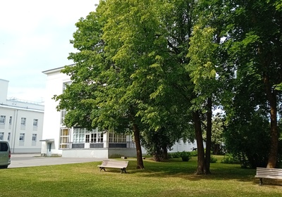 Linnahaigla uus hoone Kuressaares Saaremaal. rephoto