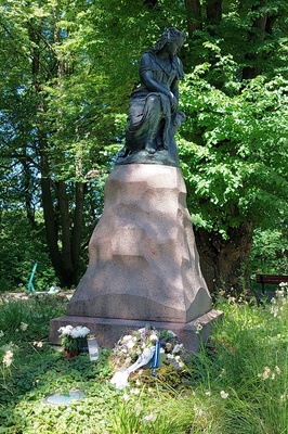 Rüvetatud Lina kuju ja mälestusmärk. Rüüstatud plaat (14.06.1941-25.03.1949). rephoto