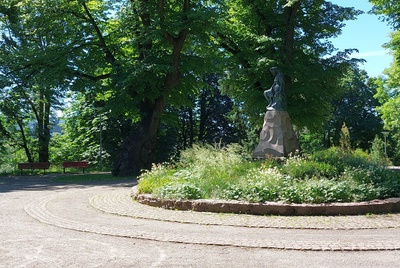 Tallinn, Vanalinn, Linda mägi. Paviljon ja skulptuur Linda (skulptor  August Weizenberg) rephoto