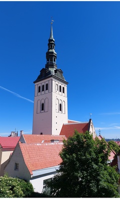 Tallinn. Vaade Niguliste kirikule Taani kuninga aia poolt. rephoto