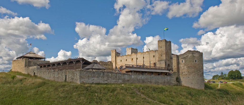 Ruins of Rakvere Castle with vallurhaava1 - Ruins of Rakvere Castle rephoto