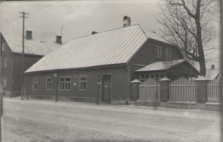 Foto. Fr. R. Kreutzwaldi elumaja tänavapoolne vaade. Võru.
