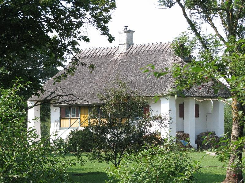 Tõlluste mõisa aiamaja (praegune elamu).