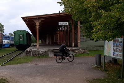 Haapsalu jaam jaanuaris 1976, reisirong veduriga TEP60 perrooni ääres, foto: Ilmar Adamson rephoto