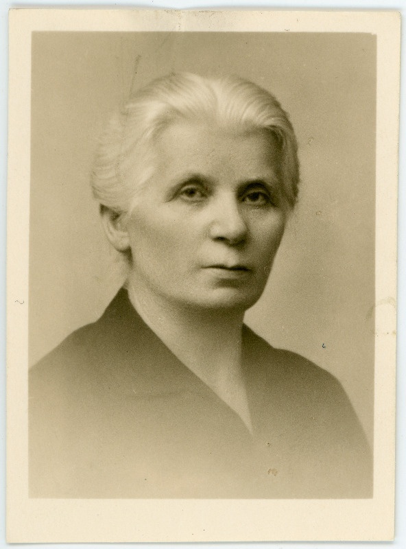 Ampel, Anna Kristine, s 1874. Portreefoto välispassi saamiseks esitatud avalduse juurde