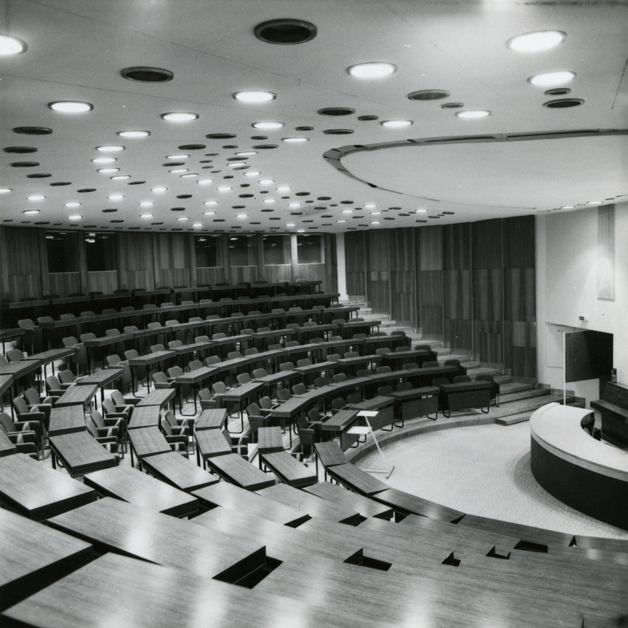 Kliiniline haigla Tartus, aula vaade. Arhitektid Paul Kangur, Maie Hansmann