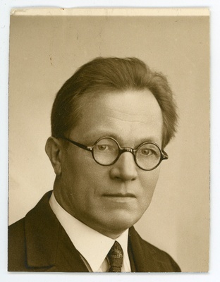 Aumere, Jakob-Hermann, sünd 1882. Portreefoto välispassi saamiseks esitatud avalduse juurde  duplicate photo