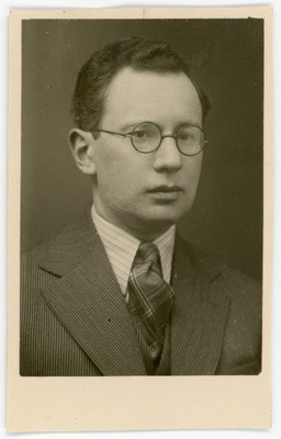 Bakscht, David, sünd 1912. Portreefoto välispassi saamiseks esitatud avalduse juurde  duplicate photo