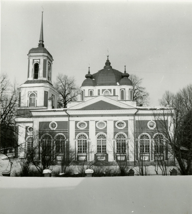 Uspenski apostlik-õigeusu kirik, vaade hoonele küljelt. Arhitekt P. Spekle või A. Pavlos