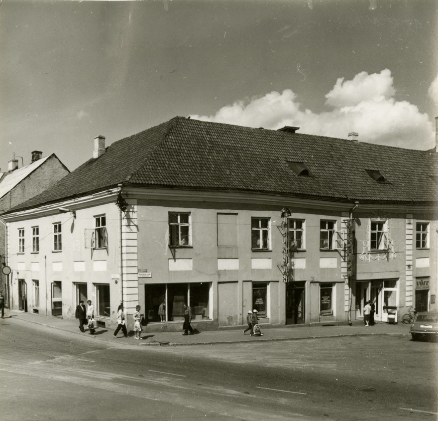 Elamu Tartus, vaade hoonele nurgalt. Arhitekt F.L. Jahnentz